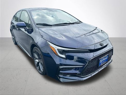Used 2024 Toyota Corolla SE w/ SE Premium Package FWD image 5
