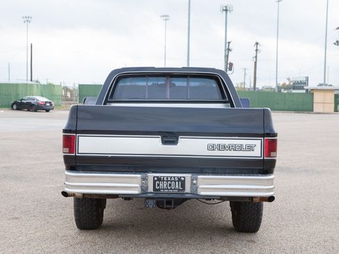 Used 1986 Chevrolet C/K Truck 2500 image 10