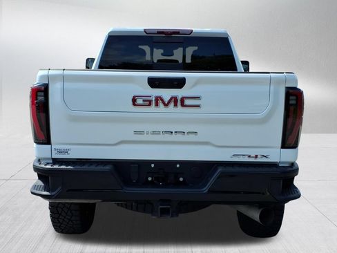 Used 2025 GMC Sierra 2500 AT4X AWD/4WD image 4