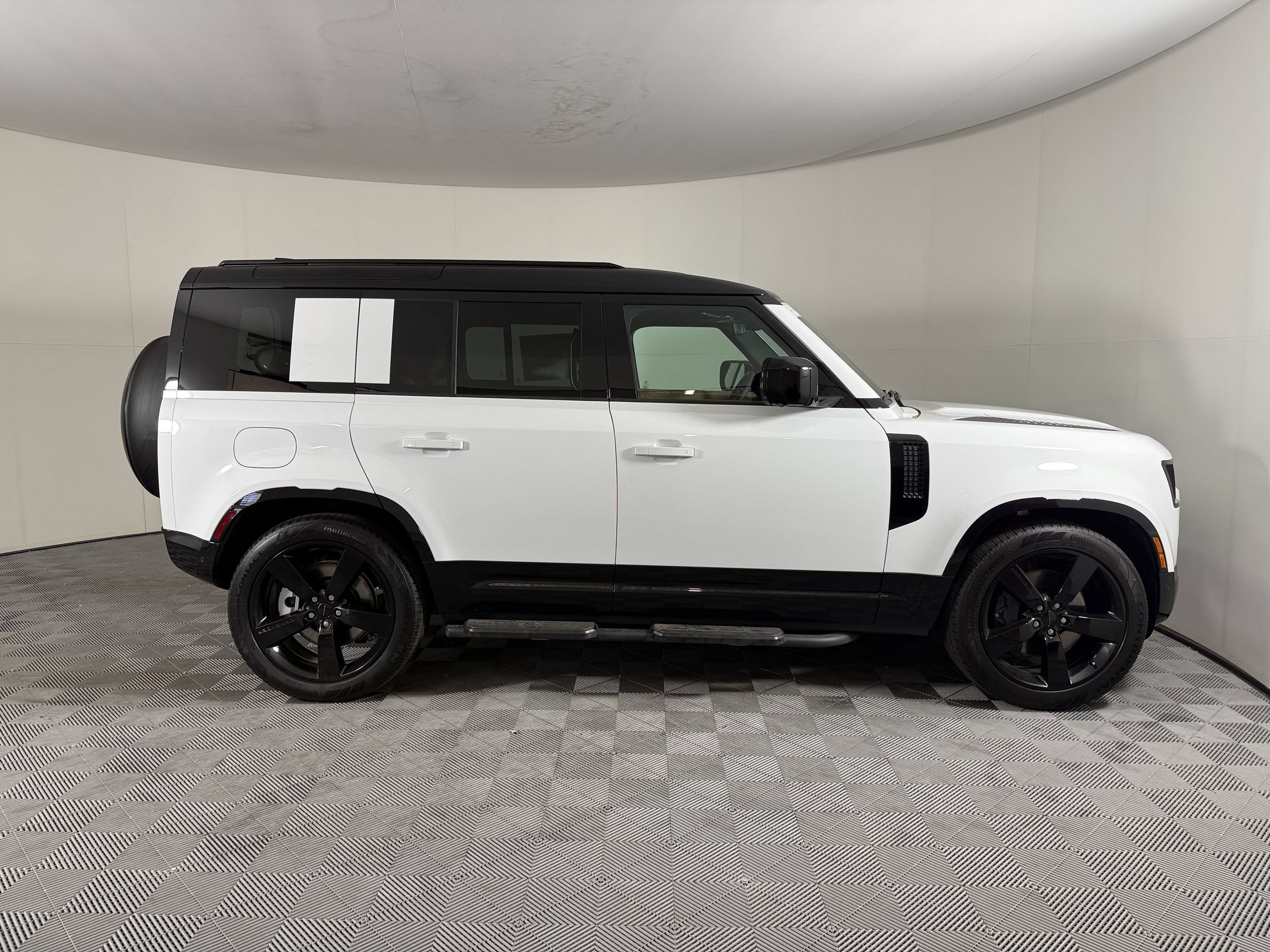 Used 2025 Land Rover Defender 110 S AWD/4WD image 30
