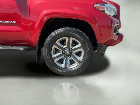 Used 2019 Toyota Tacoma Limited RWD image 9