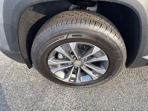 New 2026 Chevrolet Equinox LT image 9