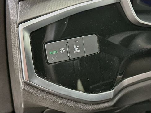 Used 2025 Audi Q3 2.0T Premium AWD/4WD image 17