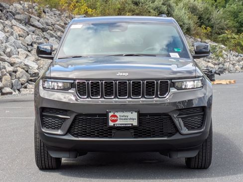 New 2025 Jeep Grand Cherokee Laredo X w/ Luxury Tech Group I image 2