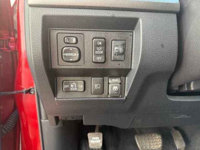 Used 2018 Toyota Tundra SR5 w/ SR5 Upgrade Package AWD/4WD image 27