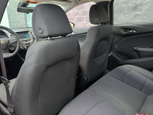Used 2017 Chevrolet Cruze LT w/ Convenience Package FWD image 18