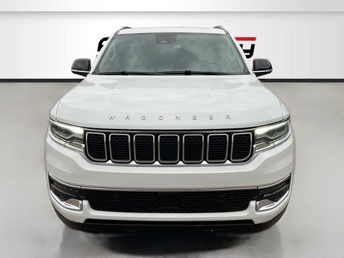 Used 2023 Jeep Wagoneer 4WD w/ Premium Group I image 2
