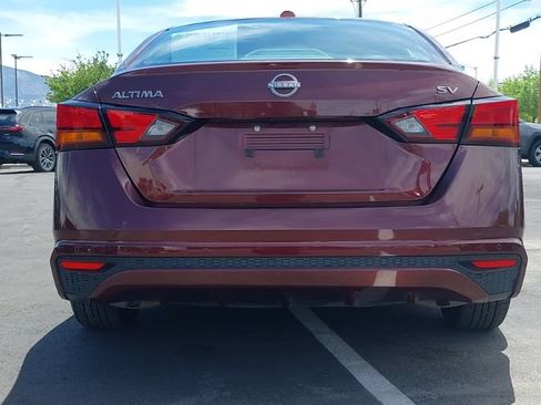 Used 2024 Nissan Altima 2.5 SV FWD image 3