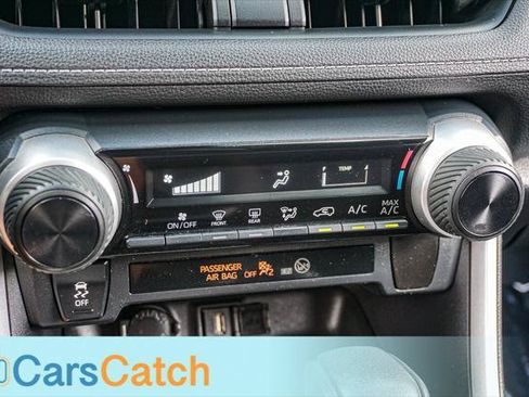 Used 2020 Toyota RAV4 LE FWD image 29