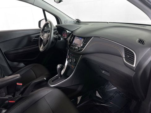 Used 2022 Chevrolet Trax LT w/ LT Convenience Package AWD/4WD image 26