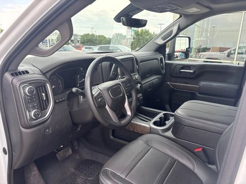 Used 2023 GMC Sierra 2500 Denali w/ Denali Ultimate Package AWD/4WD image 12