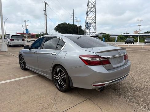 Used 2017 Honda Accord Sport image 4