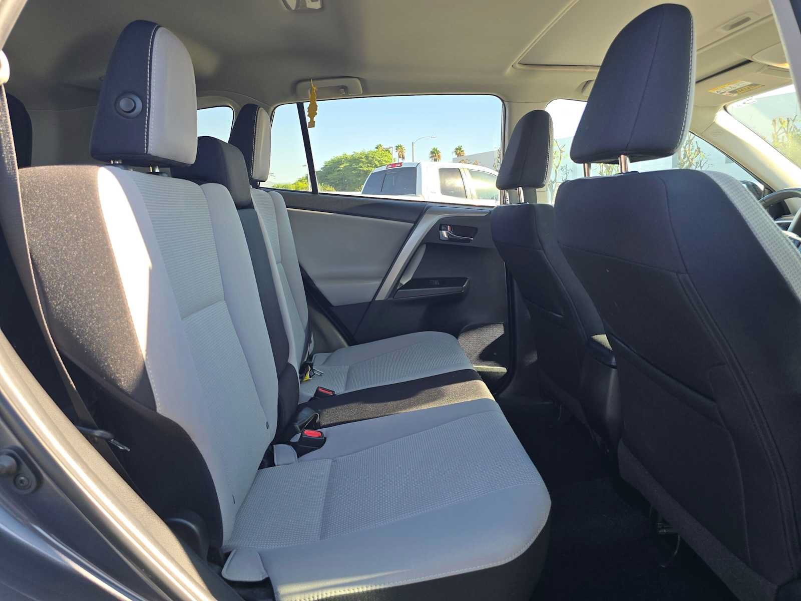Used 2018 Toyota RAV4 XLE FWD image 12