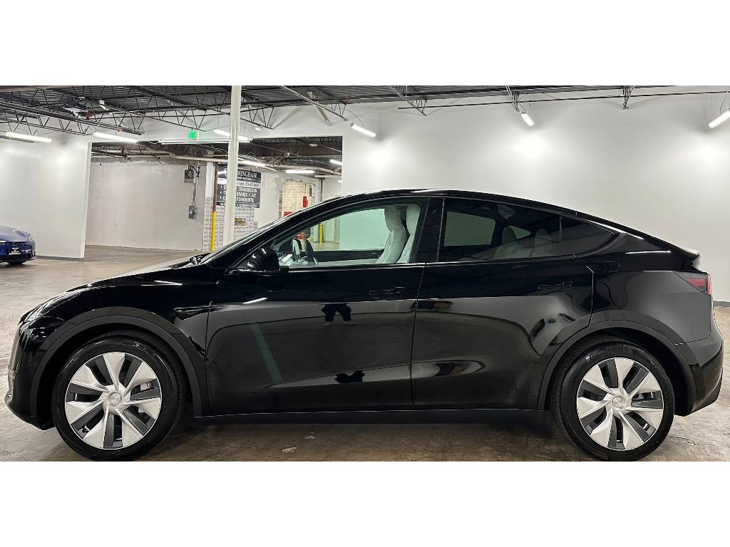 Used 2021 Tesla Model Y Long Range AWD/4WD image 9