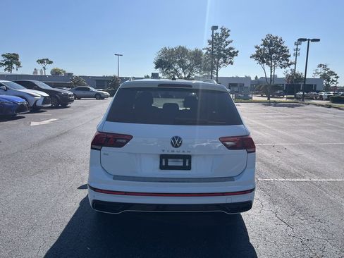 Used 2022 Volkswagen Tiguan SE R-Line image 4