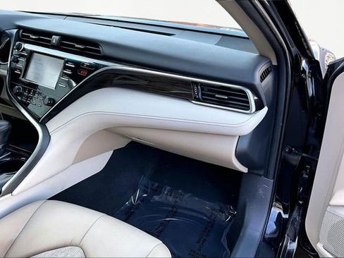 Used 2018 Toyota Camry LE image 18