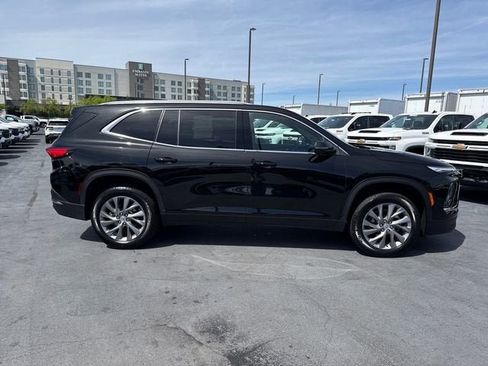 Used 2025 Buick Enclave Preferred FWD image 2