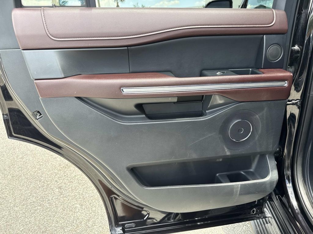 Used 2024 Ford Expedition Limited RWD image 13