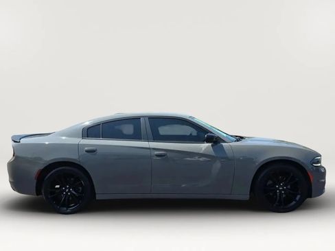 Used 2017 Dodge Charger SXT w/ Blacktop Package RWD image 9