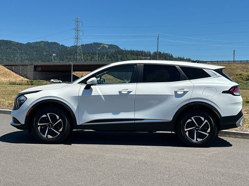 Used 2023 Kia Sportage LX AWD/4WD image 6