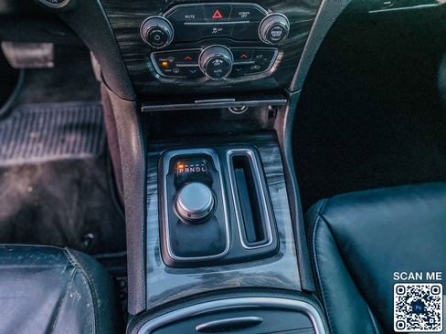 Used 2018 Chrysler 300 Touring L image 24