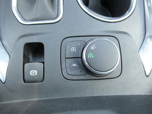 Certified 2023 Chevrolet Traverse LT FWD image 28