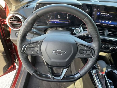 Used 2025 Chevrolet Trax RS w/ Driver Confidence Package image 28