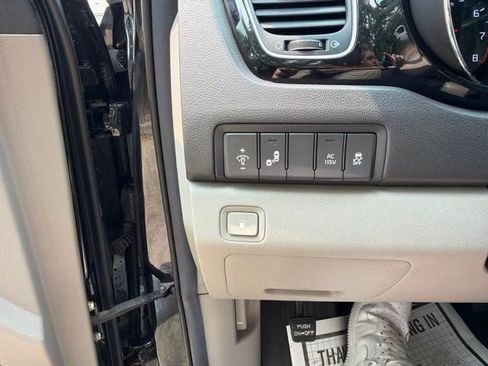 Used 2017 Kia Sedona SX FWD image 16
