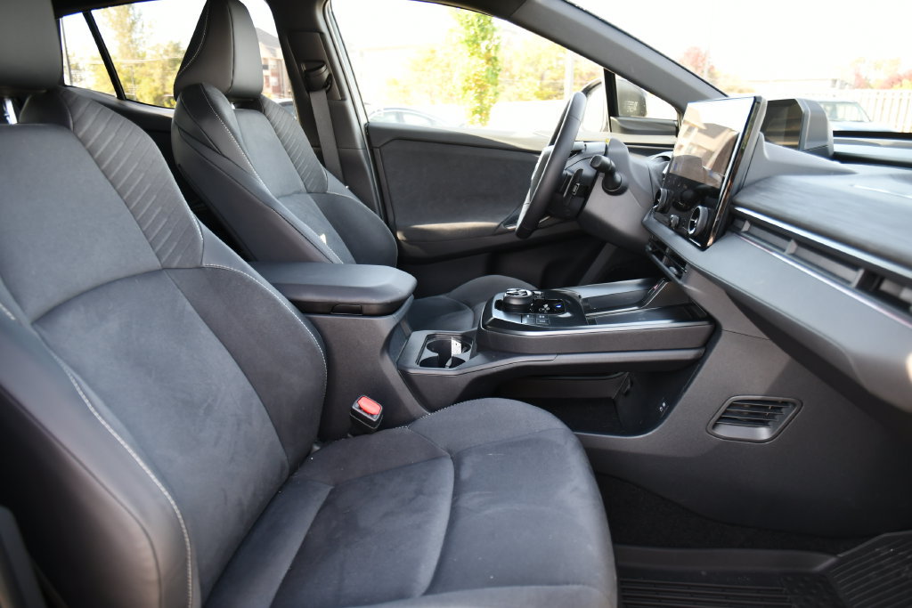 Used 2026 Toyota C-HR AWD/4WD image 33