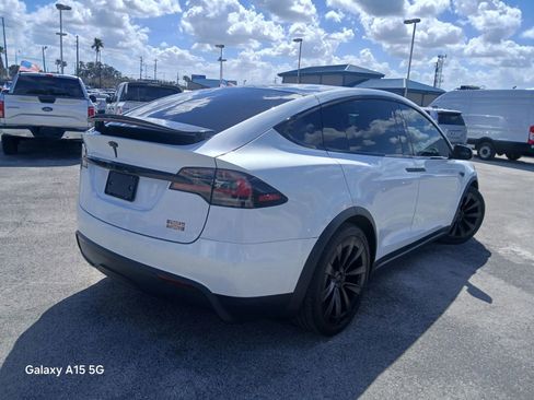 Used 2022 Tesla Model X Plaid image 6