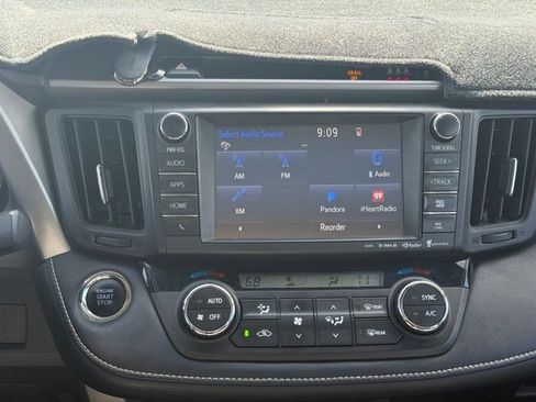 Used 2018 Toyota RAV4 Limited w/ Carpet Mat Package FWD image 15