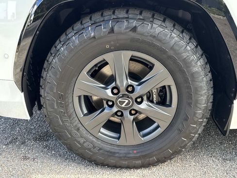 New 2025 Lexus LX 700h Overtrail image 10