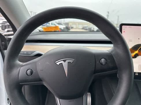 Used 2021 Tesla Model Y Performance image 9