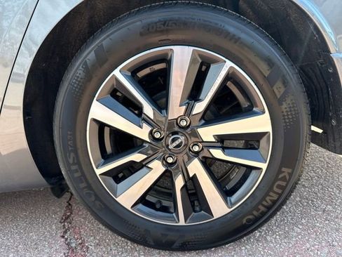 Used 2025 Nissan Versa SV w/ Trunk Package image 27