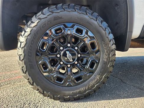 Used 2024 Chevrolet Silverado 3500 LTZ w/ LTZ Plus Package image 15