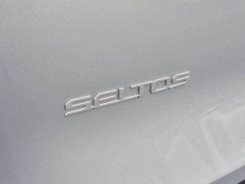 New 2027 Kia Seltos LX FWD image 32