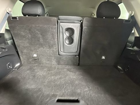 Used 2020 Nissan Rogue S FWD image 27