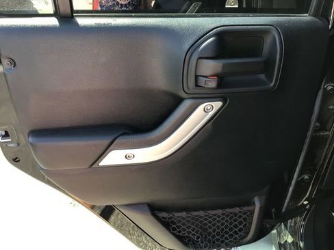 Used 2016 Jeep Wrangler Unlimited Sahara AWD/4WD image 40