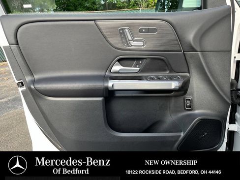 Used 2026 Mercedes-Benz GLB 250 4MATIC image 10