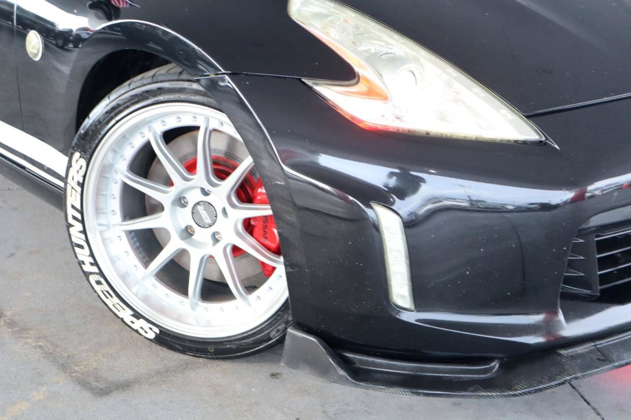 Used 2015 Nissan 370Z Coupe RWD image 4
