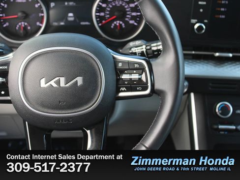 Used 2024 Kia Carnival LX FWD image 14