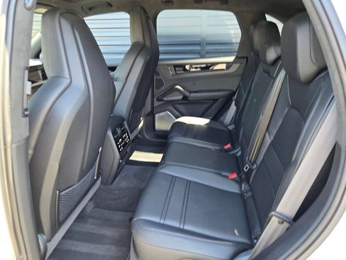 Certified 2026 Porsche Cayenne GTS AWD/4WD image 19