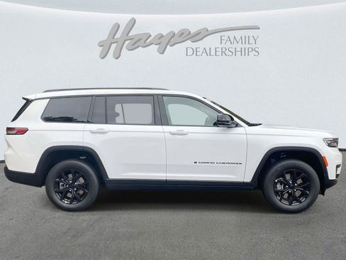 New 2025 Jeep Grand Cherokee L Altitude image 3