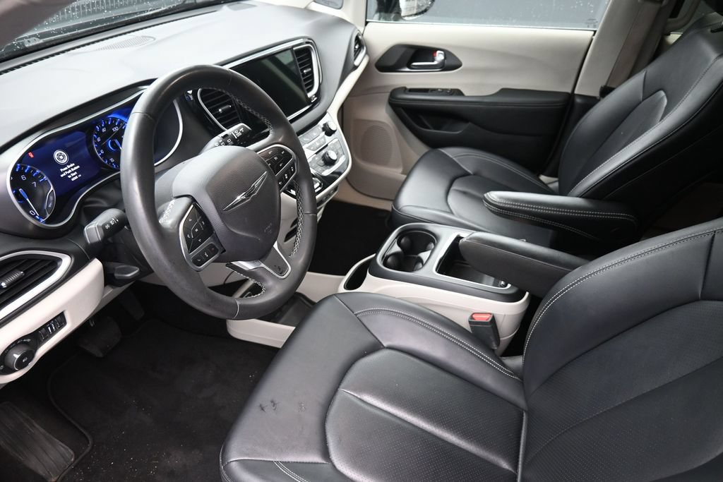 Used 2024 Chrysler Pacifica Touring-L FWD image 19