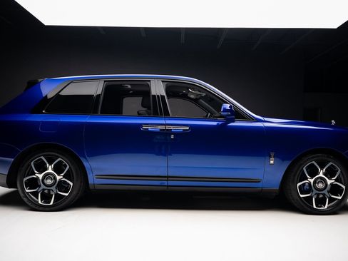 Used 2021 Rolls-Royce Cullinan Black Badge image 34