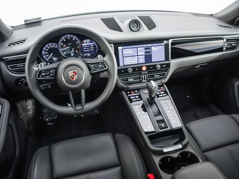 Certified 2025 Porsche Macan image 19