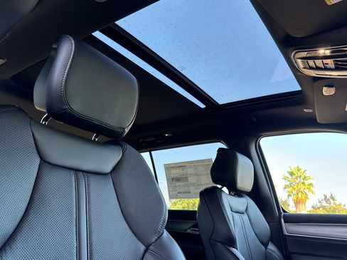 New 2025 Jeep Wagoneer Series II image 17