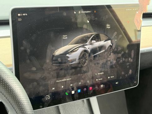 Used 2022 Tesla Model Y Long Range AWD/4WD image 9