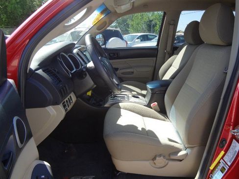 Used 2014 Toyota Tacoma PreRunner w/ SR5 Package image 9