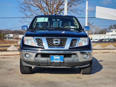 Used 2014 Nissan Frontier SL image 2